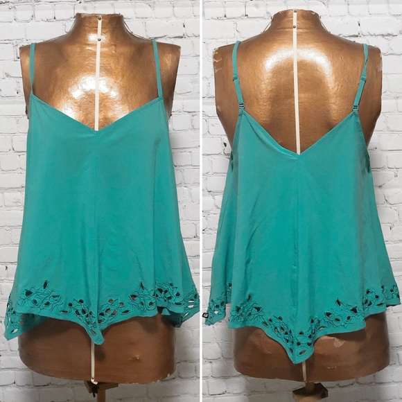 Fabletics Tops - Fabletics Brice Semi Cropped Tank NWT Fabletics Tops - Fabletics Brice Semi Cropped Tank NWT